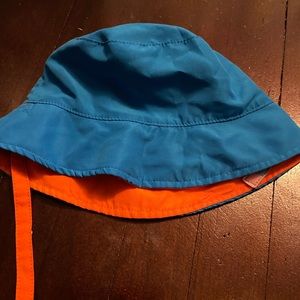 Kids bucket hat with chin strap